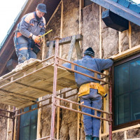 Isolamento de uma casa particular fora: tecnologias populares + visão geral do material