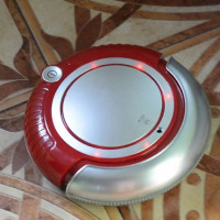 Repasuhin ang Oriflame Robot Vacuum Cleaner: Paano Maging May-ari ng isang Assistant Halos Libre