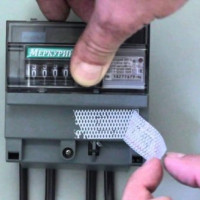 Meterai antimagnetik pada meter elektrik: prinsip operasi dan spesifikasi penggunaan