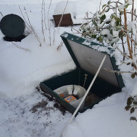 Wie wird die Topop-Klärgrube im Winter gewartet?