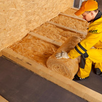 Isolatie van de vloer in een houten huis: materialen voor thermische isolatie + advies bij het kiezen van isolatie