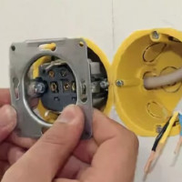 Paano mag-install ng isang socket sa drywall: mga panuntunan sa pag-install at mga tip para sa pag-install ng isang socket