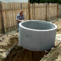 Hoe maak je een septic tank met twee kamers van betonnen ringen: een bouwinstructie