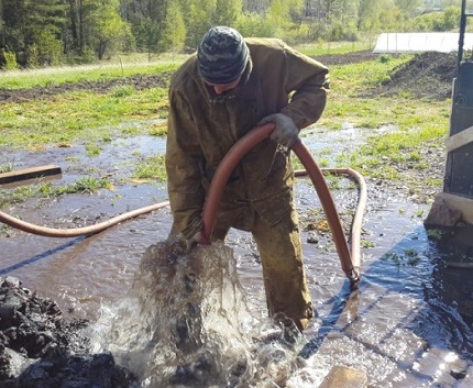 Spola brunnen med två pumpar