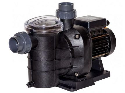 Self-priming pool pumps