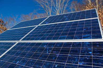 Painéis solares policristalinos em um sistema de aquecimento privado