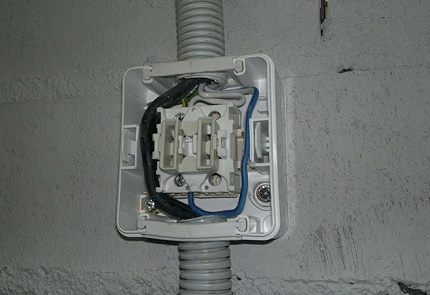 Cómo instalar un interruptor