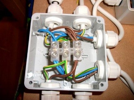 Junction box panloob na pagpuno