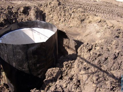 External waterproofing of a sewer well