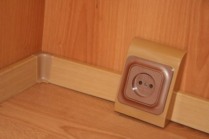 Baseboard Socket