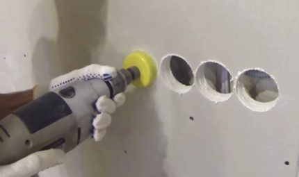 Drywall hole para sa socket