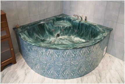 Bathtub ng artipisyal na bato