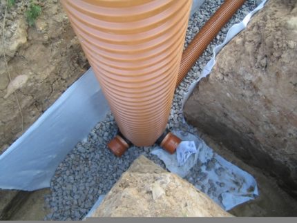 Plastic well installation