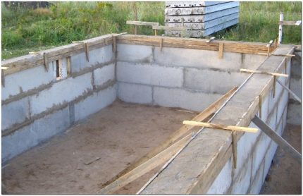 Concrete block pool