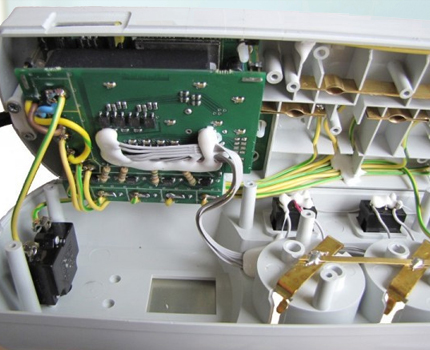 Internal components of SMS sockets