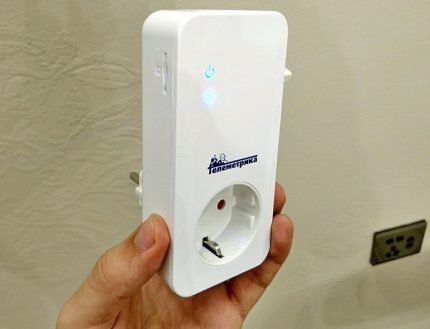 Smart socket na may panlabas na kontrol