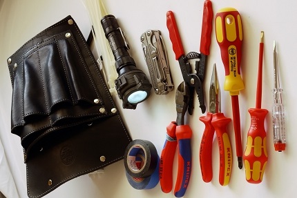 Tool kit para sa elektrisyan