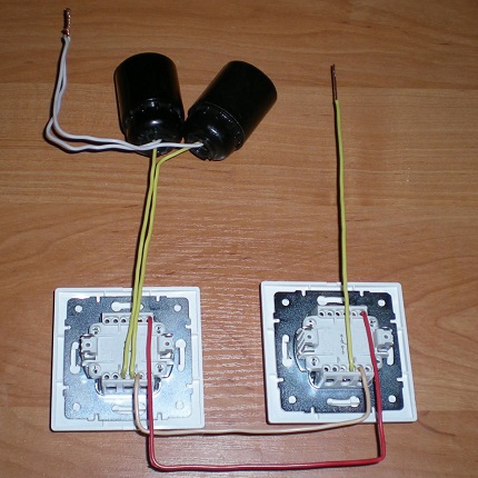 Diagrama de cablejat per a un quadre d’interruptor