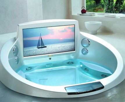 Whirlpool mit TV