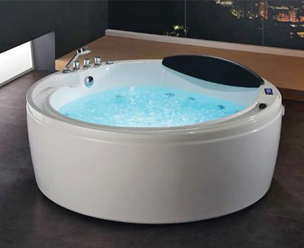 Gietijzeren badkuipen met hydromassage