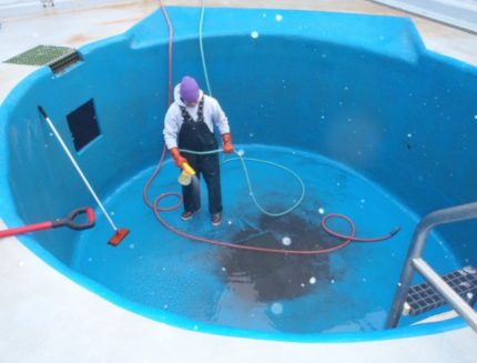 Hindi tinatagusan ng tubig ang pool na may kulay na patong na hindi tinatablan ng tubig