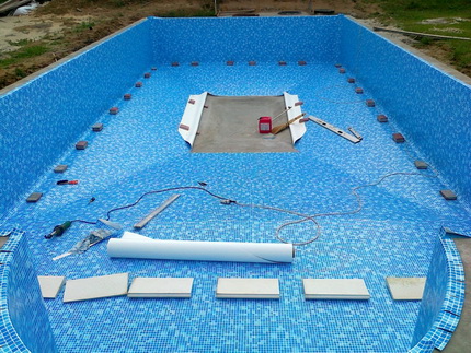 Mga materyales para sa mga waterproofing pool