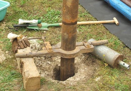 Wie man mit einem Gehäuse einen Brunnen auf dem Land macht