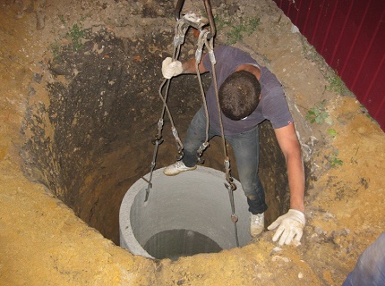 a betongyűrűk megsérülhetnek egy szeptikus tartály felszerelésekor