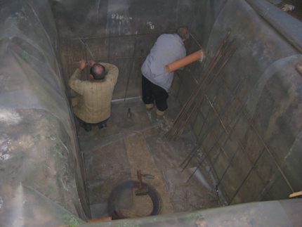 Grubenabdichtung in einer Grube für eine Klärgrube aus Beton