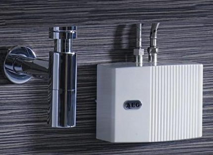 Calentador de agua instantáneo AEG MTD 570