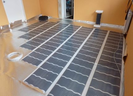 Laying a film underfloor heating