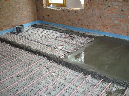 How to make a water floor heating in a private house