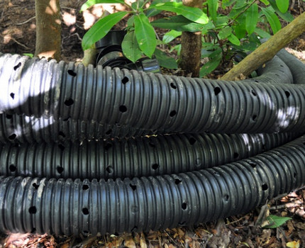 Tuyaux en polymère perforé pour le drainage