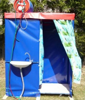 Lavabo al aire libre en la calle