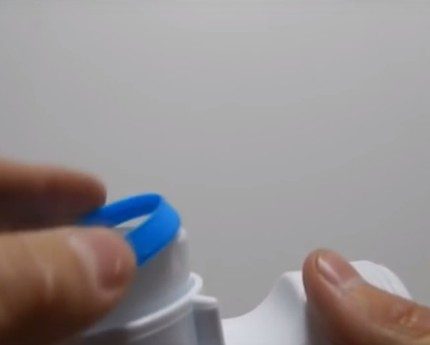 Putting a conical gum on the neck of the nozzle