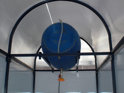 Roof shower tank