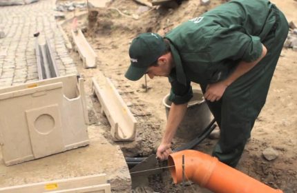 Bac de drainage linéaire à dalle de béton