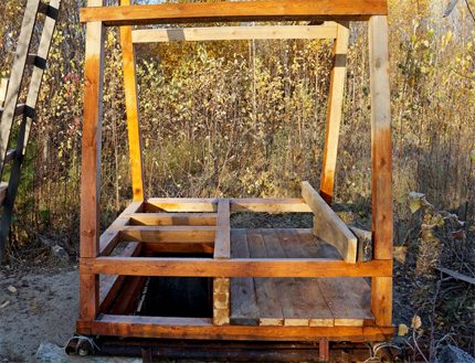 Shelter type toilet floor