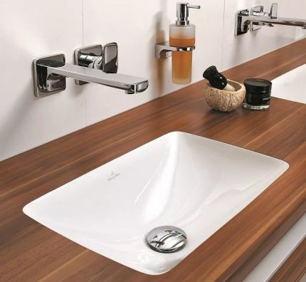 Jahitan antara sink dan countertop