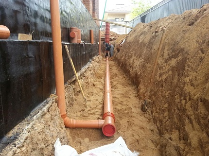 Closed drainage construction