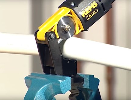 Electric roller pipe cutter