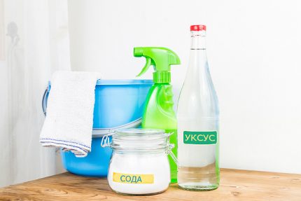 Các biện pháp phổ biến: soda và giấm