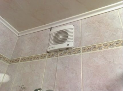 Ventilație forțată la baie