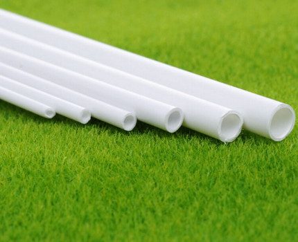 Farklı çaplarda plastik borular