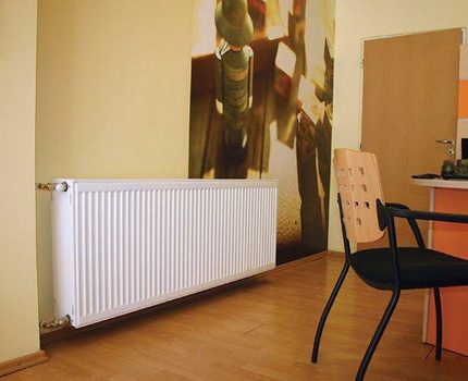 Tērauda radiators salonā