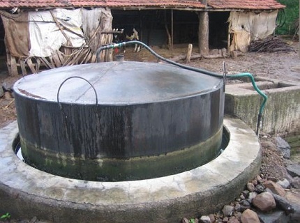 Loji biogas buatan sendiri di lokasi