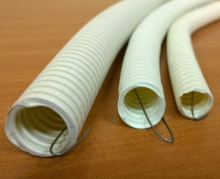 Flexible tube with probe