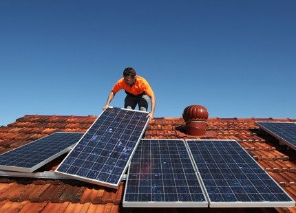 Instalação de um gerador solar no telhado