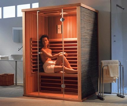 Conforto em um estande com sauna infravermelha