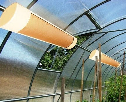 Ang mga heaters ng kuwarts sa isang greenhouse